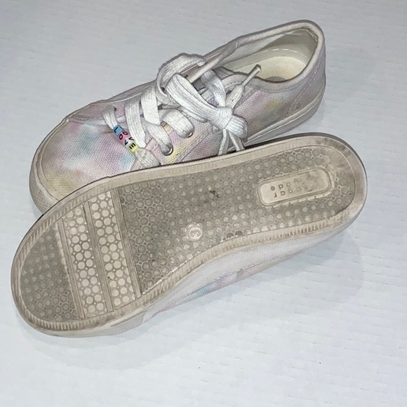 Sugar & Jade Girl’s Sneakers Tie Die with Shoe Lace and LOVE Beads - Size 3 - Picture 3 of 3